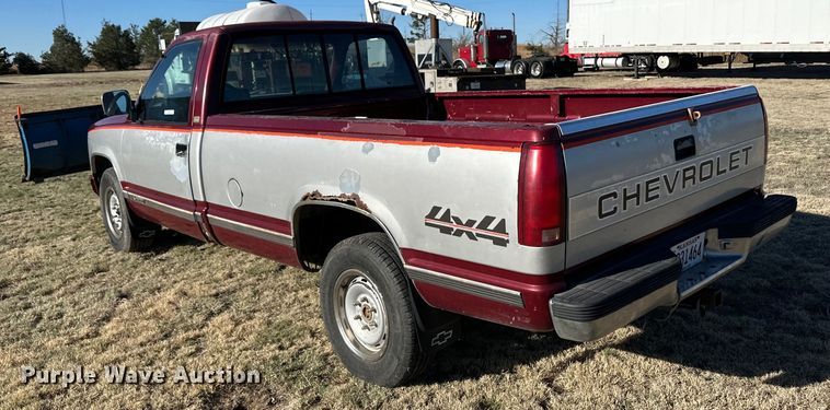 image for item OI9334 1989 Chevrolet K1500 pickup truck