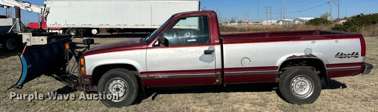 image for item OI9334 1989 Chevrolet K1500 pickup truck