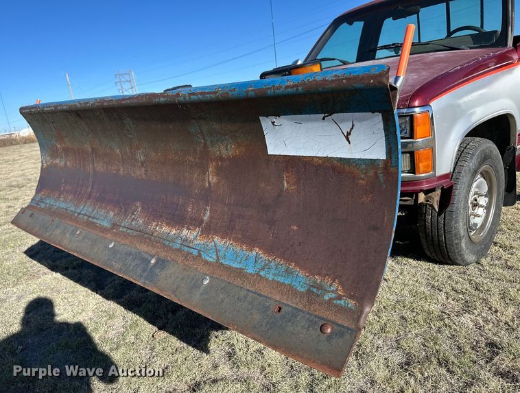 image for item OI9334 1989 Chevrolet K1500 pickup truck