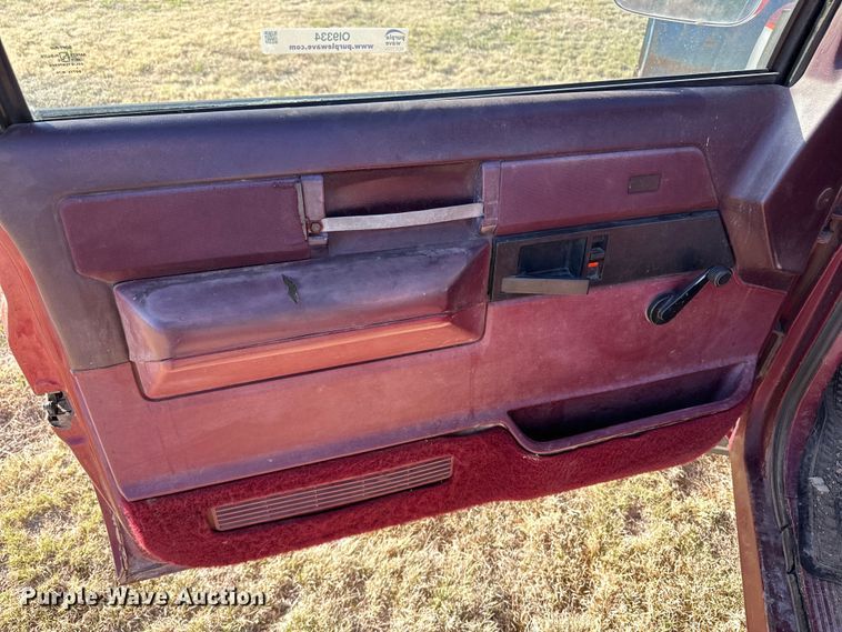 image for item OI9334 1989 Chevrolet K1500 pickup truck