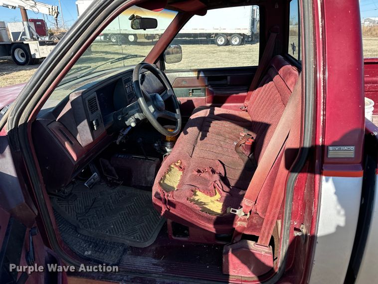 image for item OI9334 1989 Chevrolet K1500 pickup truck