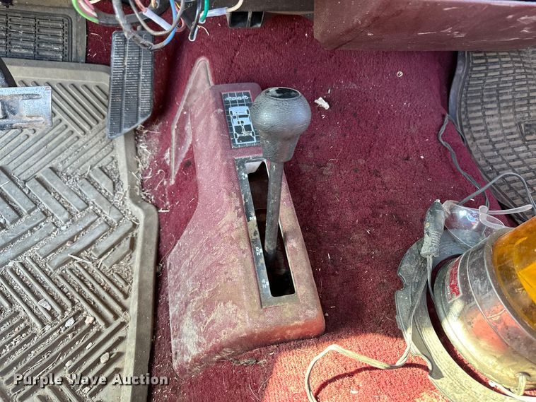 image for item OI9334 1989 Chevrolet K1500 pickup truck