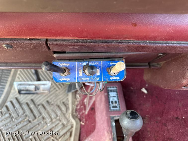 image for item OI9334 1989 Chevrolet K1500 pickup truck