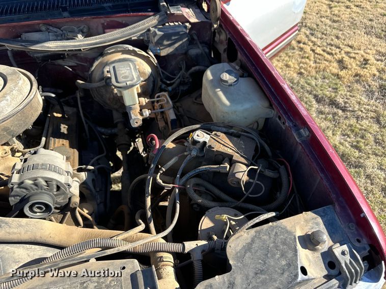 image for item OI9334 1989 Chevrolet K1500 pickup truck