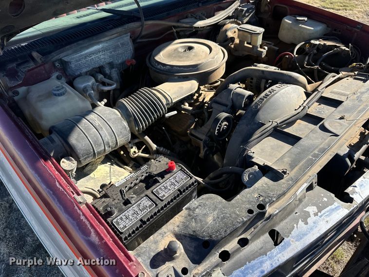 image for item OI9334 1989 Chevrolet K1500 pickup truck