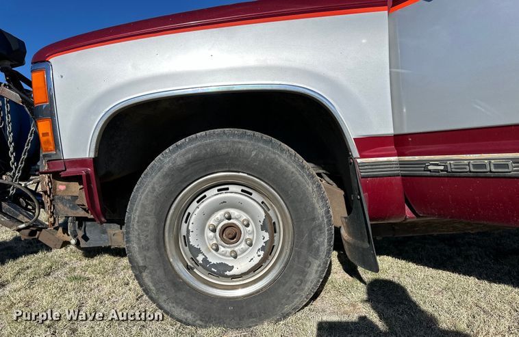 image for item OI9334 1989 Chevrolet K1500 pickup truck