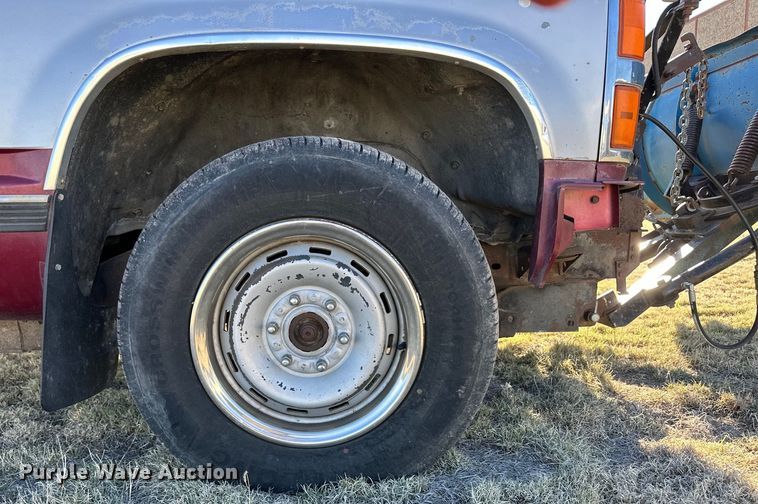 image for item OI9334 1989 Chevrolet K1500 pickup truck