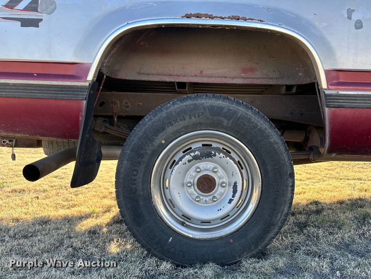 image for item OI9334 1989 Chevrolet K1500 pickup truck