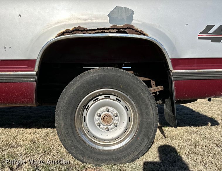 image for item OI9334 1989 Chevrolet K1500 pickup truck