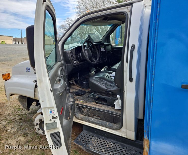 image for item OK9828 2008 Chevrolet  C4500 flatbed truck