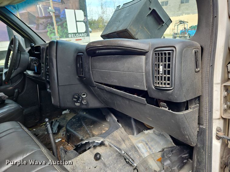 image for item OK9828 2008 Chevrolet  C4500 flatbed truck