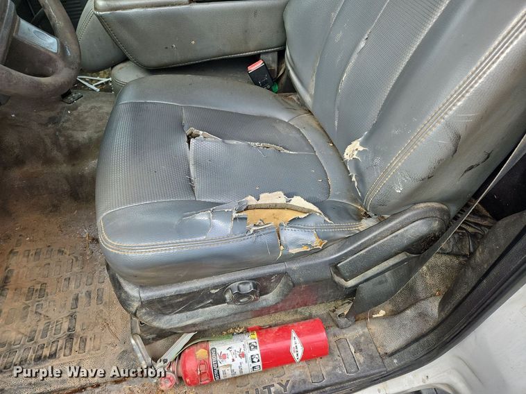 image for item OK9830 2011 Ford F550 Super Duty XL truck cab and chassis