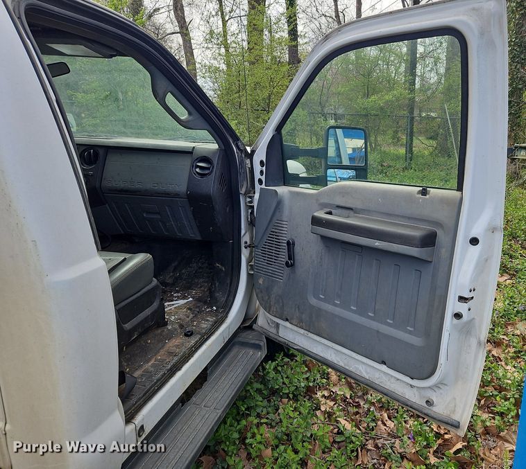 image for item OK9830 2011 Ford F550 Super Duty XL truck cab and chassis