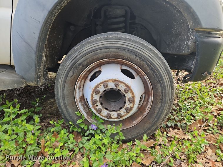 image for item OK9830 2011 Ford F550 Super Duty XL truck cab and chassis