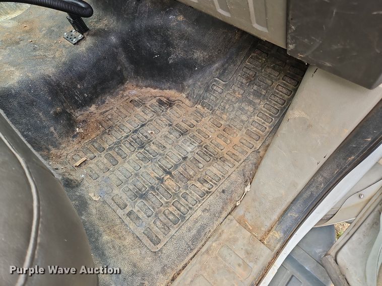 image for item OK9832 2010 Ford F550 Super Duty XL flatbed truck