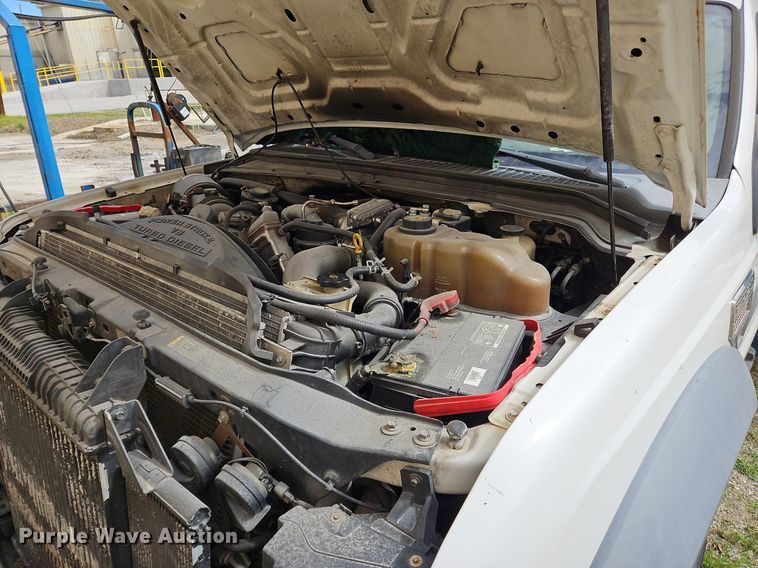 image for item OK9832 2010 Ford F550 Super Duty XL flatbed truck