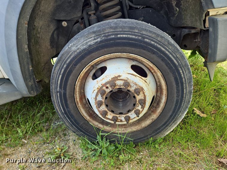 image for item OK9832 2010 Ford F550 Super Duty XL flatbed truck