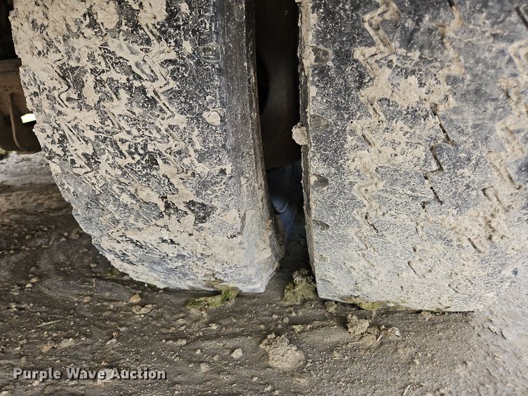 image for item OK9832 2010 Ford F550 Super Duty XL flatbed truck