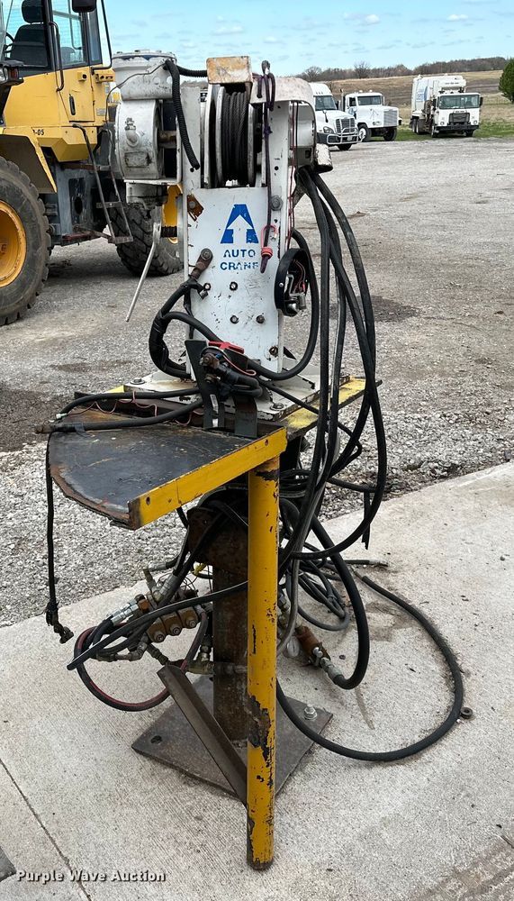 image for item OM9274 Auto Crane  3203 crane