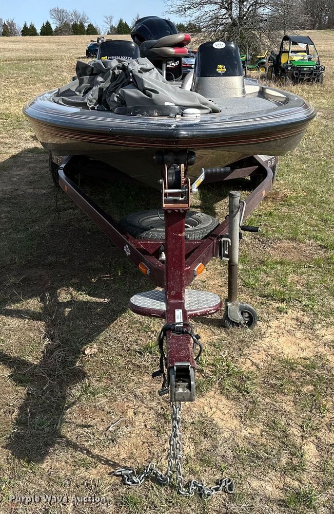 image for item OM9328 2004 Skeeter ZX250 boat