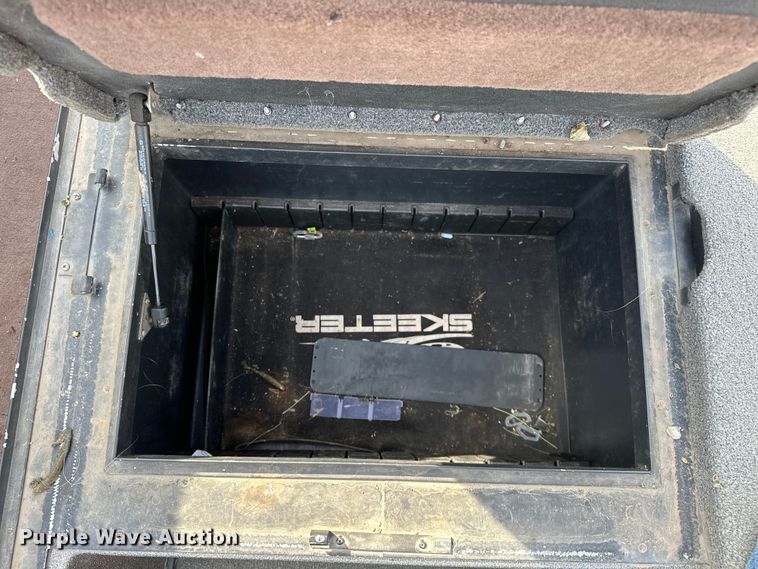 image for item OM9328 2004 Skeeter ZX250 boat