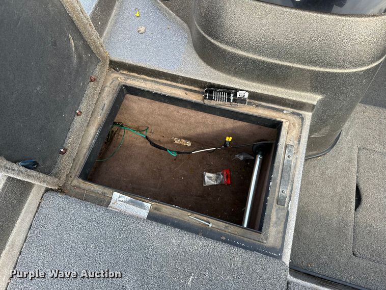 image for item OM9328 2004 Skeeter ZX250 boat