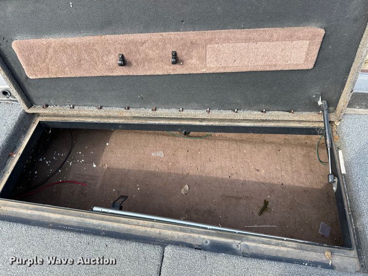 image for item OM9328 2004 Skeeter ZX250 boat