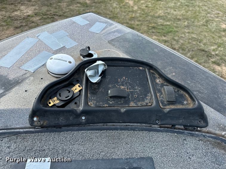 image for item OM9328 2004 Skeeter ZX250 boat