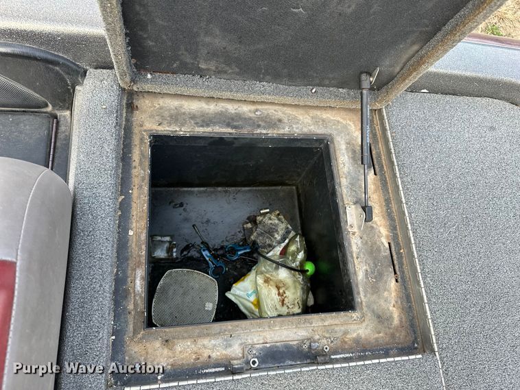 image for item OM9328 2004 Skeeter ZX250 boat