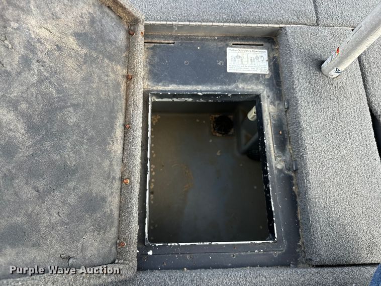 image for item OM9328 2004 Skeeter ZX250 boat