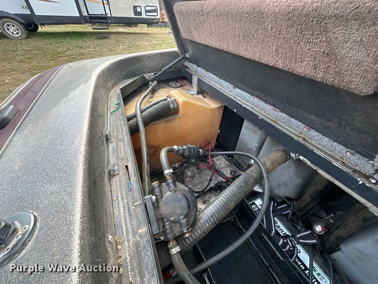 image for item OM9328 2004 Skeeter ZX250 boat