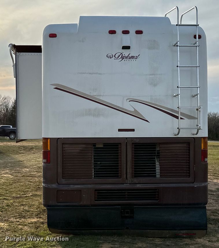 image for item OM9330 2000 Monaco  Diplomat Roadmaster R-2900 RV