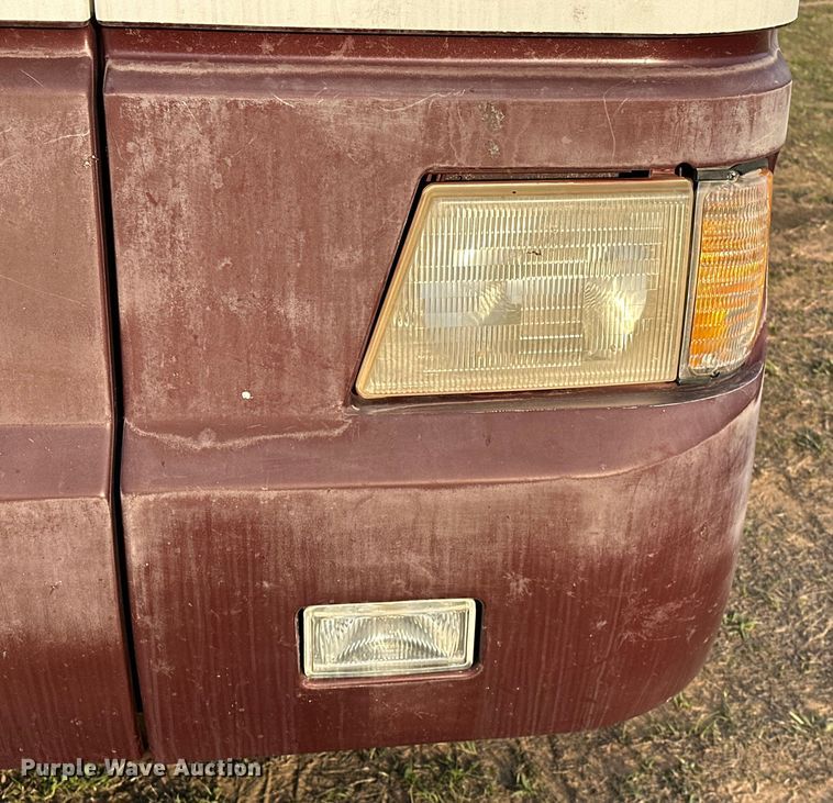 image for item OM9330 2000 Monaco  Diplomat Roadmaster R-2900 RV