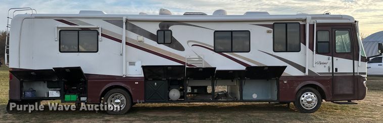 image for item OM9330 2000 Monaco  Diplomat Roadmaster R-2900 RV