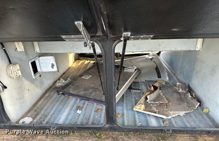 image for item OM9330 2000 Monaco  Diplomat Roadmaster R-2900 RV