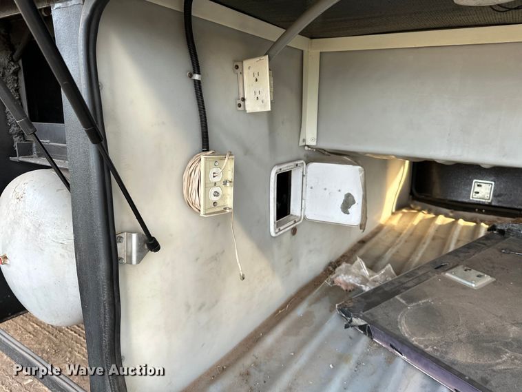 image for item OM9330 2000 Monaco  Diplomat Roadmaster R-2900 RV