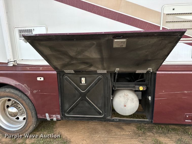 image for item OM9330 2000 Monaco  Diplomat Roadmaster R-2900 RV