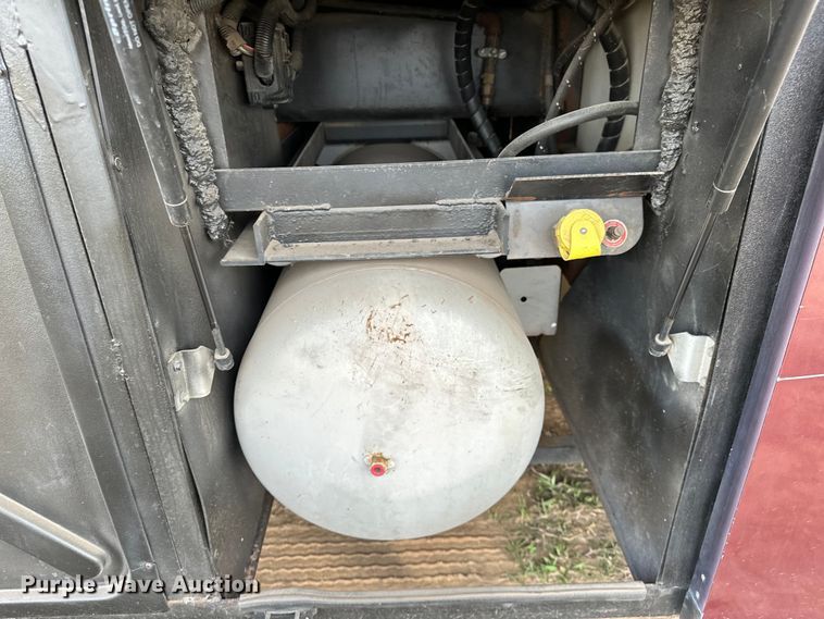 image for item OM9330 2000 Monaco  Diplomat Roadmaster R-2900 RV