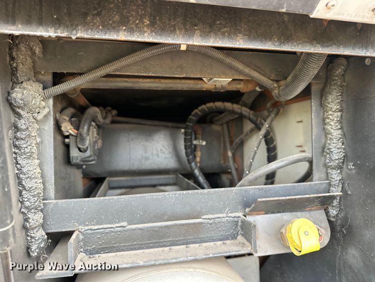 image for item OM9330 2000 Monaco  Diplomat Roadmaster R-2900 RV