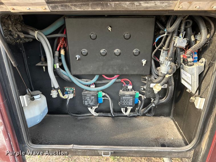 image for item OM9330 2000 Monaco  Diplomat Roadmaster R-2900 RV