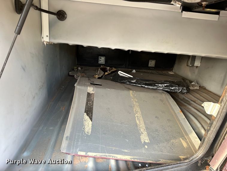 image for item OM9330 2000 Monaco  Diplomat Roadmaster R-2900 RV