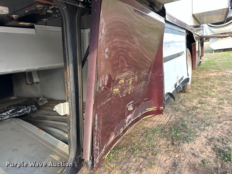 image for item OM9330 2000 Monaco  Diplomat Roadmaster R-2900 RV