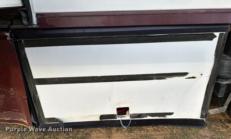 image for item OM9330 2000 Monaco  Diplomat Roadmaster R-2900 RV