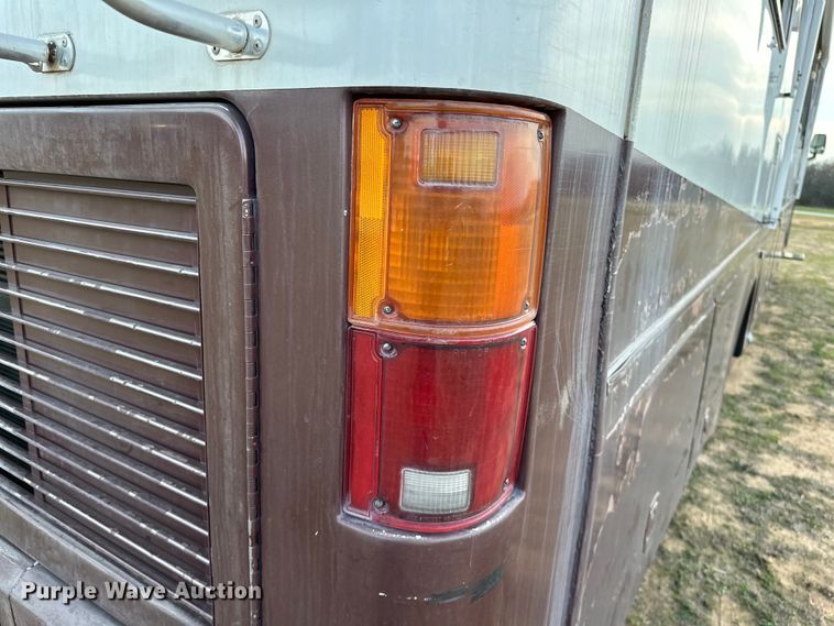 image for item OM9330 2000 Monaco  Diplomat Roadmaster R-2900 RV