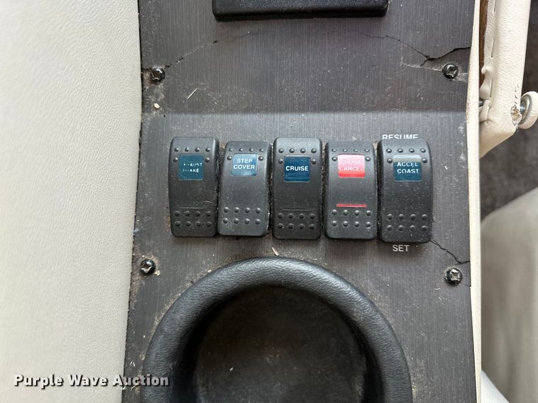 image for item OM9330 2000 Monaco  Diplomat Roadmaster R-2900 RV