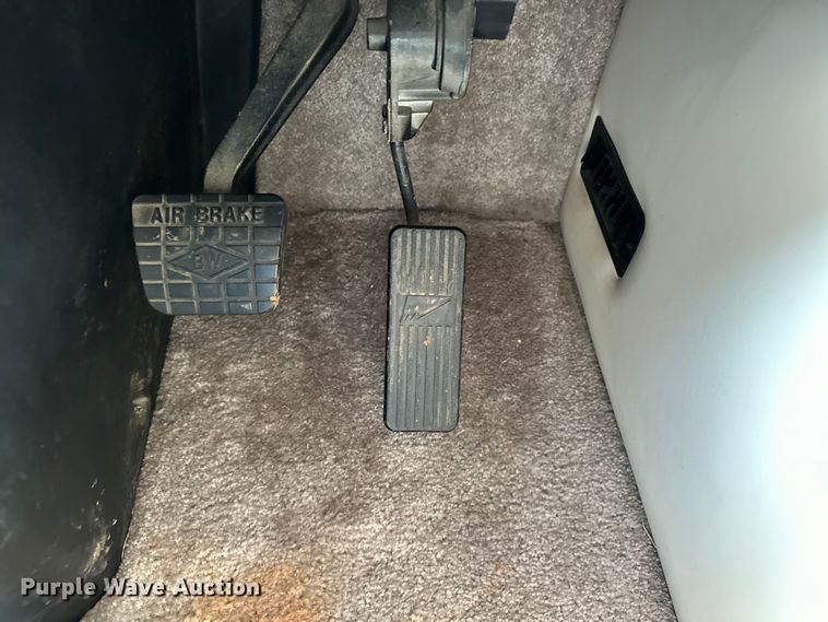 image for item OM9330 2000 Monaco  Diplomat Roadmaster R-2900 RV