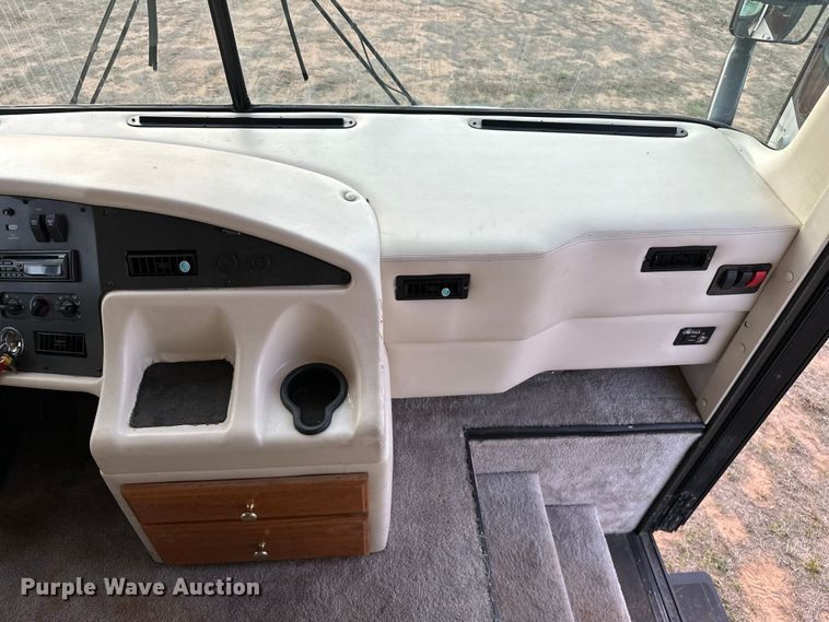 image for item OM9330 2000 Monaco  Diplomat Roadmaster R-2900 RV