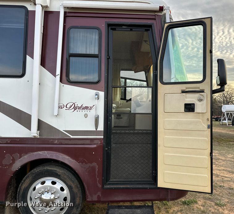 image for item OM9330 2000 Monaco  Diplomat Roadmaster R-2900 RV