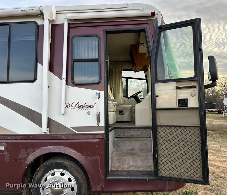 image for item OM9330 2000 Monaco  Diplomat Roadmaster R-2900 RV