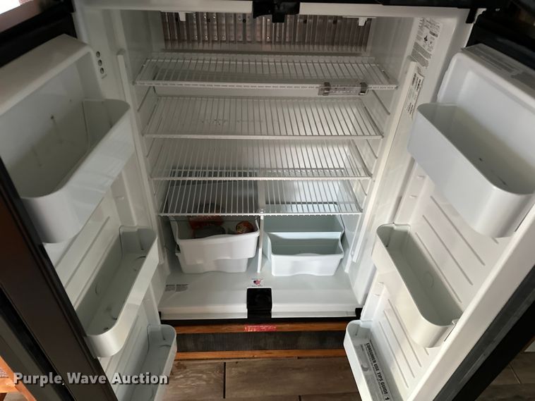 image for item OM9330 2000 Monaco  Diplomat Roadmaster R-2900 RV